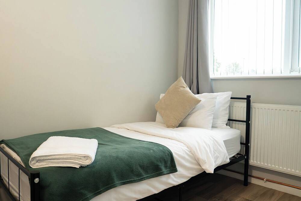 Apartamento entero, 4 Bedroom Flat - Sleeps 5 - Free Parking & Wifi - Warwickshire in Warwick, Warwickshire