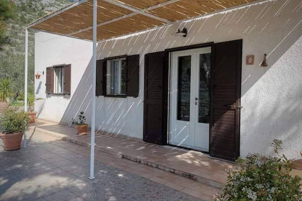 Villa for 6 Guests in Monte Sant'Angelo, Gargano