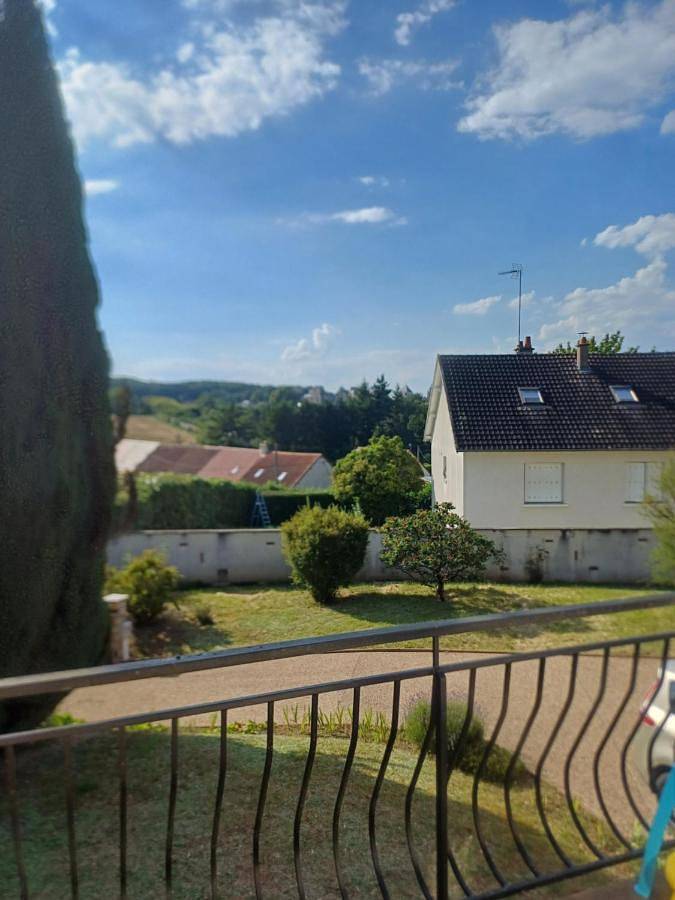 Location de vacances pour 7 personnes, avec Balcon ainsi que Terrasse et Jardin à Seigy