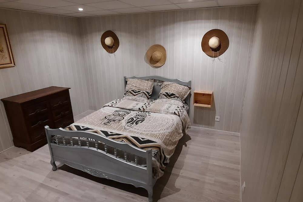 Appartement entier, Appartement avec cour – À 15 min de Bordeaux en tram et 5 min de l'aéroport in Mérignac, Région de Bordeaux