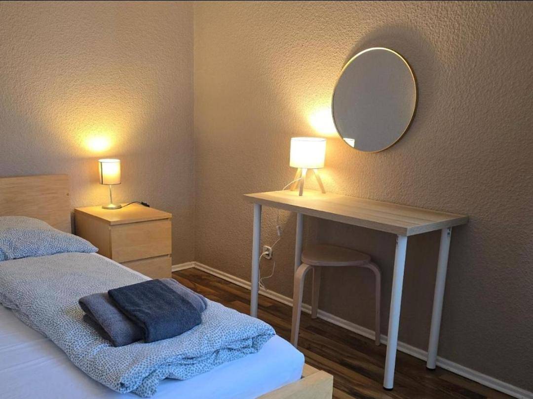 Ganze Wohnung, Two-Bedroom Apartment in Meiderich/Beeck, Duisburg