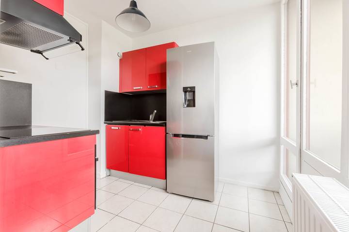 Ganzes Studio, Bright studio near Metro Line 3 and shops in Bagnolet, Seine-Saint-Denis