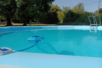Cottage pour 12 personnes, avec jacuzzi ainsi que jardin et terrasse à Poullignac