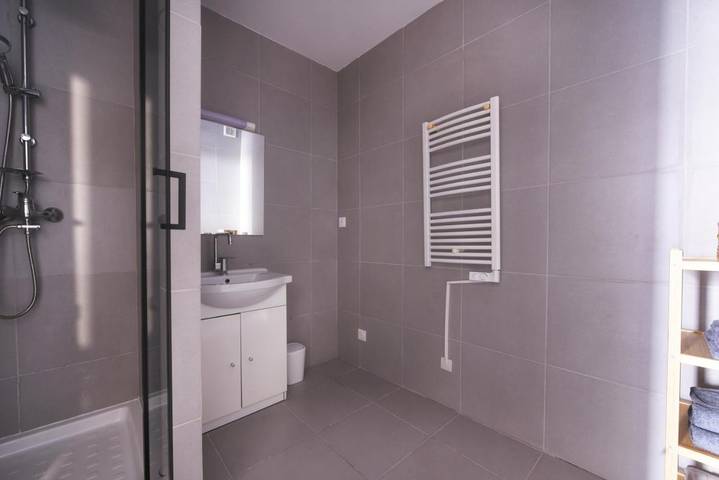 Gîte pour 3 personnes, avec terrasse dans Valserhône - 4