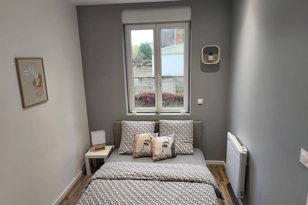 Ganze Wohnung, Quiet Downtown Ground-Floor Apartment with Parking in Charleville-Mézières, Ardennen