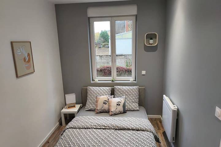 Ganze Wohnung, Ground-Floor Apt for 3 · Free Private Parking in Charleville-Mézières, Ardennen