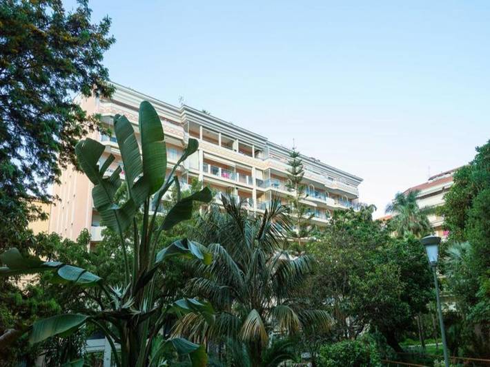 Appartamento per 5 persone, con balcone, adatto a famiglie con bambini a Mentone