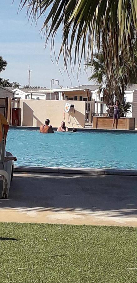 Camping pour 5 personnes, avec terrasse ainsi que piscine et vue à Port-la-Nouvelle - 2