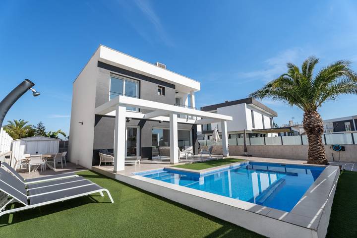 Ferienhaus für 6 Personen, mit Balkon und Whirlpool in Santa Pola