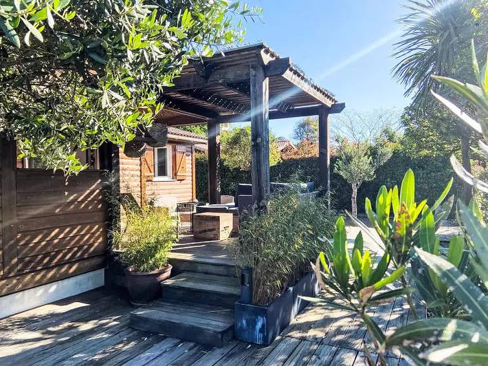 Location de vacances pour 6 personnes, avec terrasse et piscine à Saubion