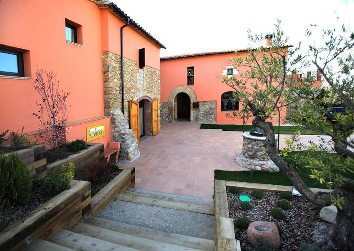 Hotel for 3 people, with garden and view - 1