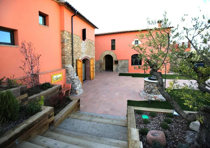 Hotel para 3 personas, con jardín y vistas - 1