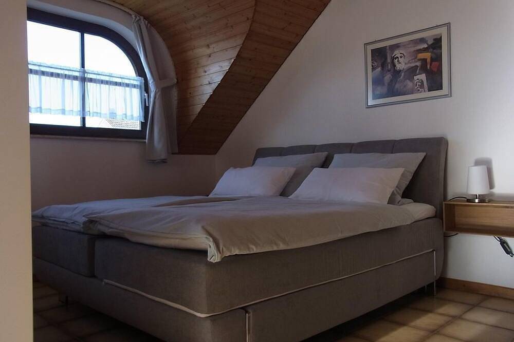 Ganze Wohnung, Ferienwohnung Lauströer - 2-Bett-Appartment in Schweich, Moseleifel