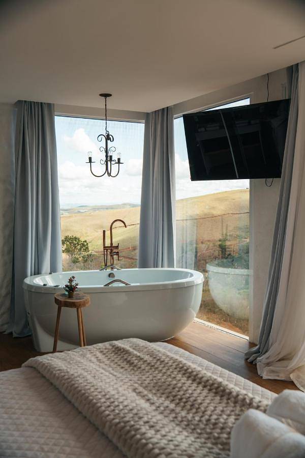 Casas e apartamentos de temporada para 2 pessoas, com vista e terraço e ainda piscina, com animais de estimação em Paty do Alferes