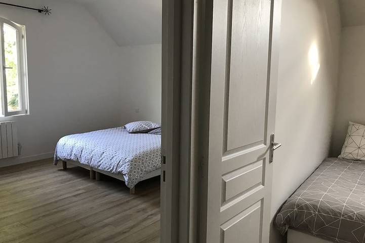 Gîte pour 11 personnes, avec terrasse et piscine ainsi que jardin et jacuzzi à Fronsac - 3