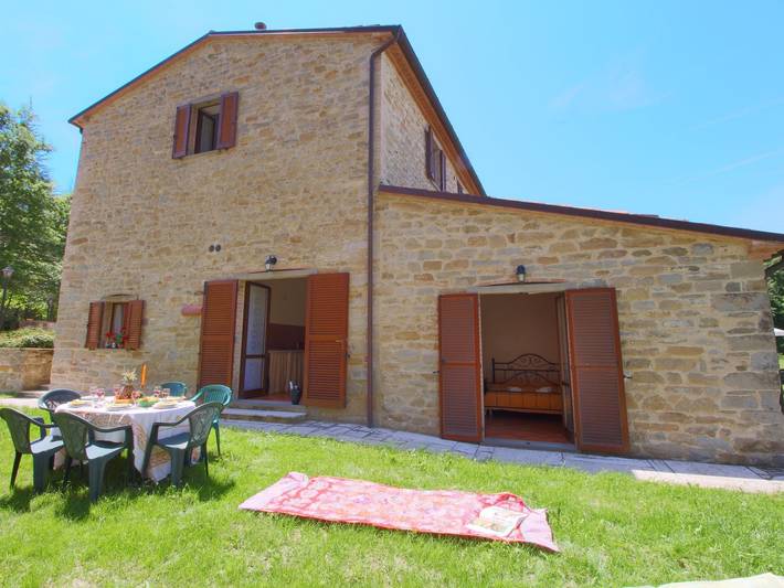 Agriturismo voor 6 personen, with Terras and Tuin as well as Zwembad in Marche