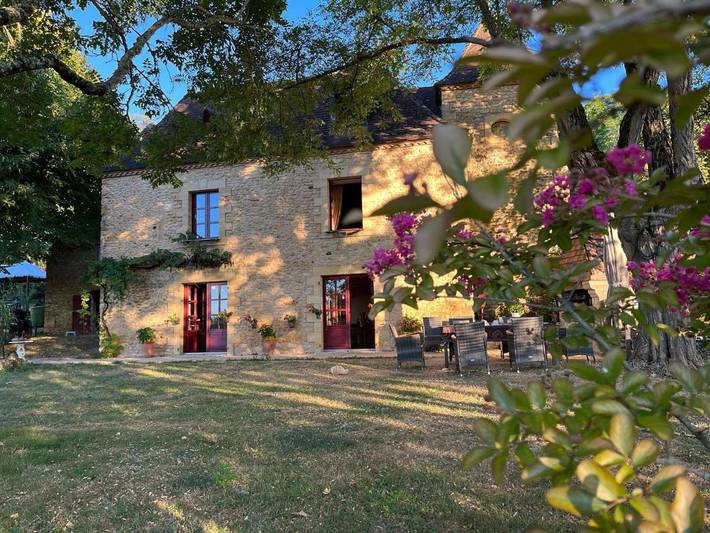 Chambre d’hôte pour 4 personnes, avec Terrasse et Jardin ainsi que Piscine et Vue à Trémolat