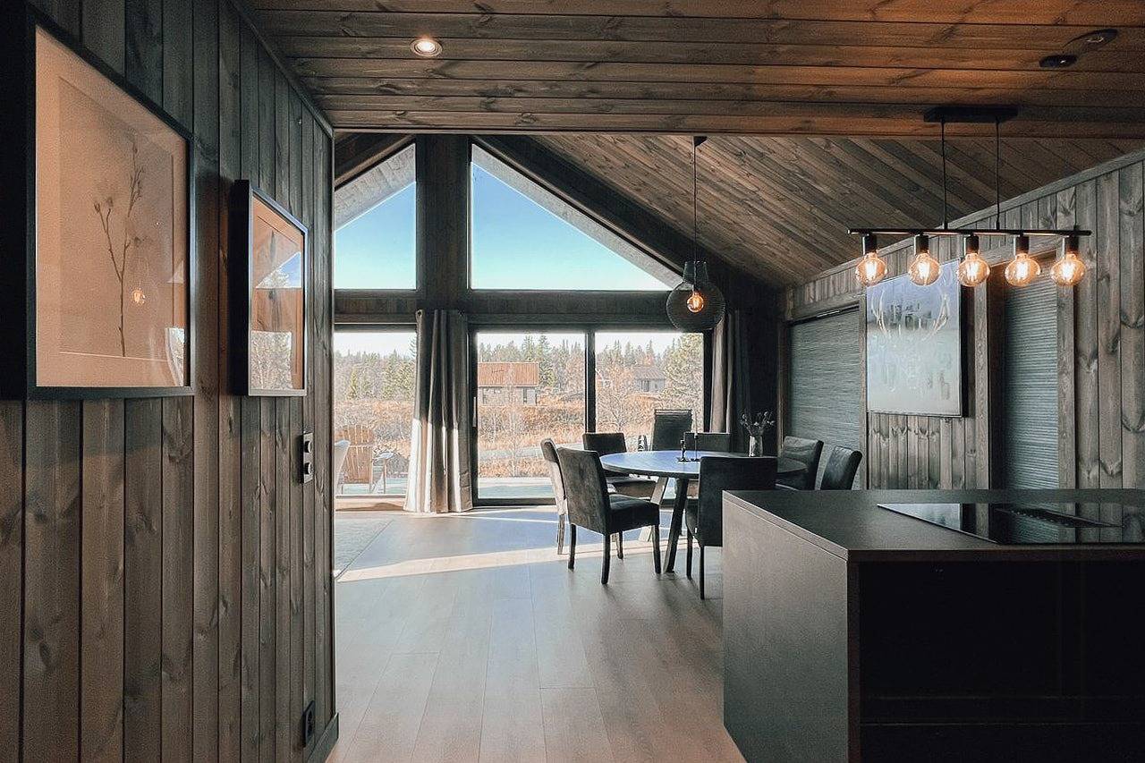 Moderne Hochgebirgshütte bei Syningtoppen in Ål