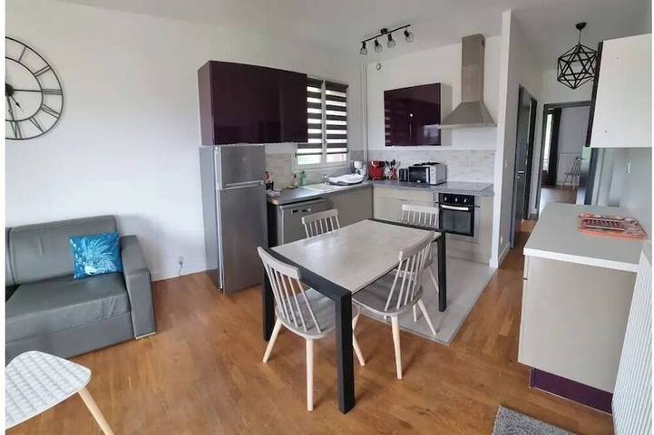 Appartement entier, Appartement cosy à 3 min du lac a pieds avec terrasse in Clairvaux-les-Lacs, Jura Francais