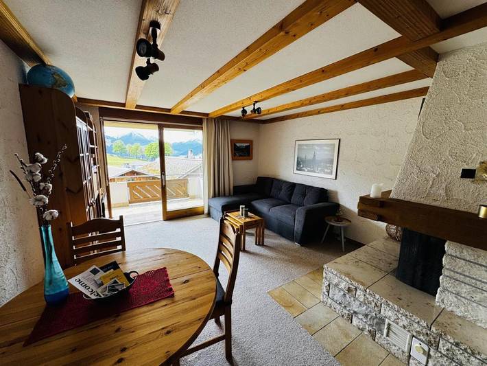 Ferienwohnung für 4 Personen, mit Balkon und Terrasse sowie Sauna und Ausblick in Falera