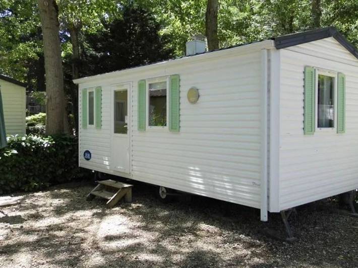 Mobil home pour 4 personnes, avec terrasse et piscine à Gondrin