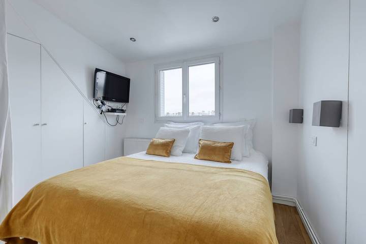 Entire apartment, Classy, New & Large Designed Studio in Eiffel Tower, Paris