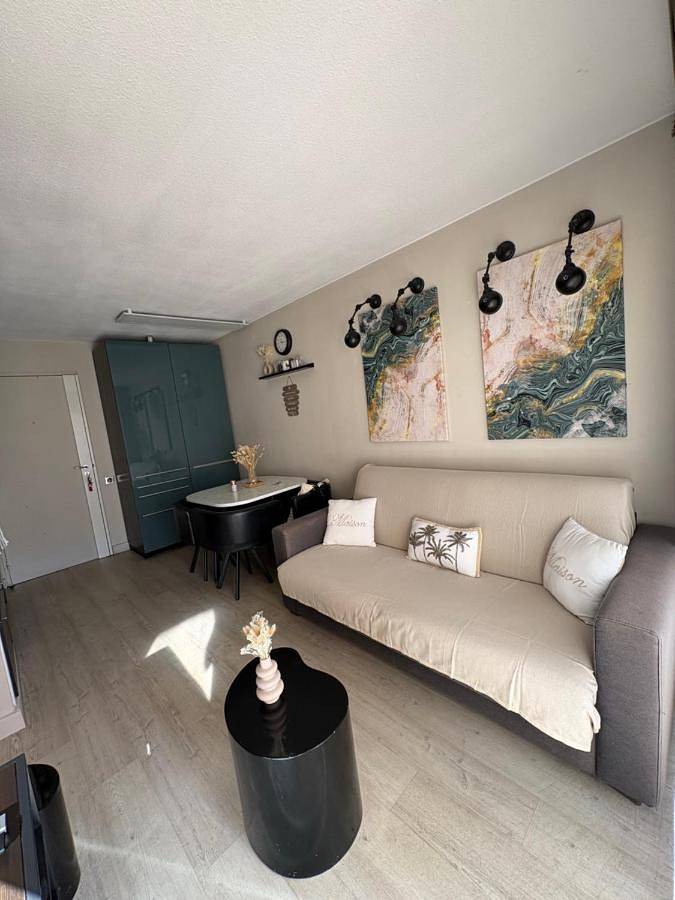 Gîte pour 4 personnes, avec bassin pour enfant et vue ainsi que jardin et piscine dans Office De Tourisme Cannes La Bocca - 3