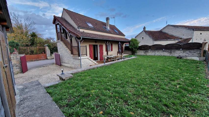 Location de vacances pour 4 personnes, avec Terrasse et Jardin dans Moulins-en-Tonnerrois
