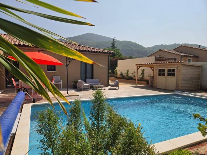 Cottage pour 6 personnes, avec piscine et jardin à Salasc