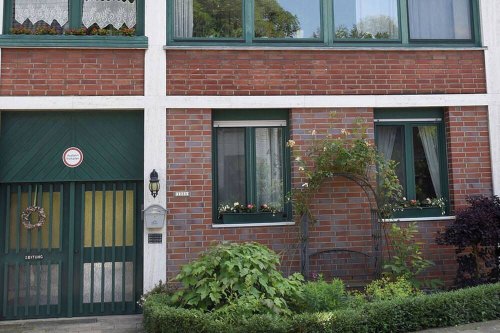 Entire apartment, 15 min from Neuss main station. Apartment for rent in quiet residential street. in Neuss, Düsseldorf region