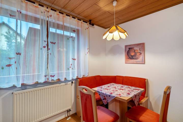 Hel lejlighed, Apartment 'Am Rain' with Private Terrace, Garden, and Wi-Fi in Weisenbach, Nord Sortskoven