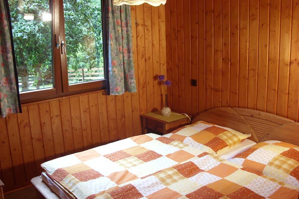 Holzhaus im Grünen - fernab vom Alltagstrubel liegt unser Ferienhaus-Am-Wäldchen in Weiskirchen, Saar-Nahe-Bergland