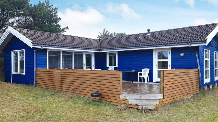 Ferieudlejning for 7 personer, med sauna og jacuzzi samt terrasse, husdyr tilladt i Slettestrand