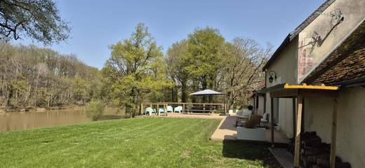 Location de vacances pour 14 personnes, avec jardin et vue sur le lac ainsi que vue et piscine, animaux acceptés à Mareuil-sur-Cher