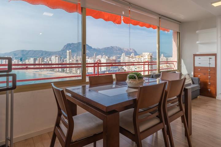 Apartamento entero, Apartamento "Don Miguel 2" con impresionantes vistas al mar, piscina compartida y Wi-Fi in Benidorm, Costa Blanca