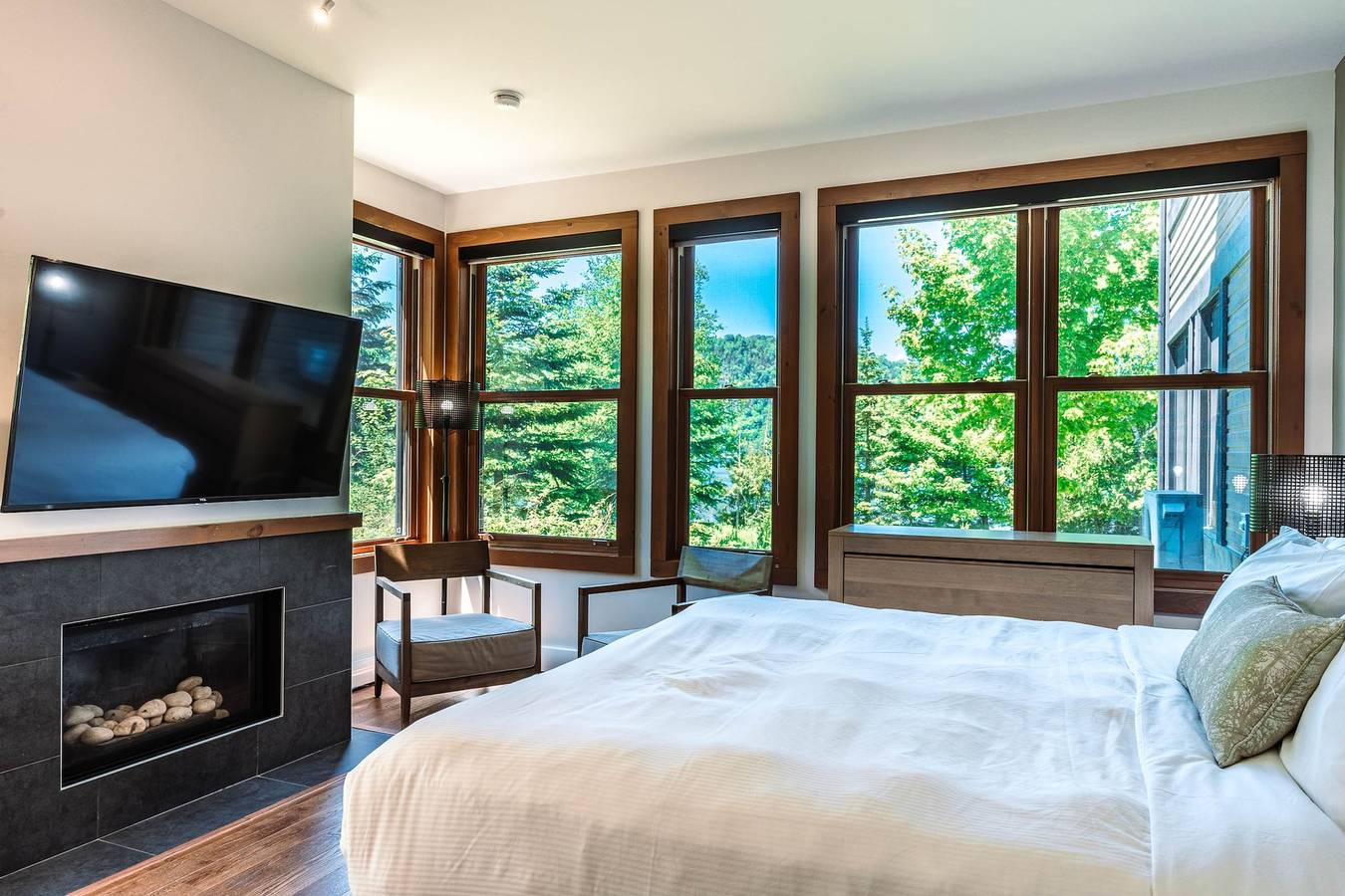 Apartamento entero, Lakefront and Mountain View - Resort Studio in Lac-Supérieur, Quebec