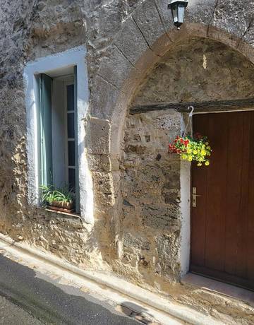 Gîte pour 4 personnes, avec terrasse à Saint-Geniès-de-Fontedit