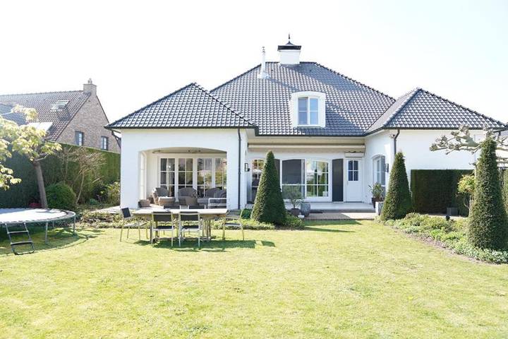 Chambre d’hôte pour 2 personnes, avec Terrasse ainsi que Jardin et Sauna à Maaseik