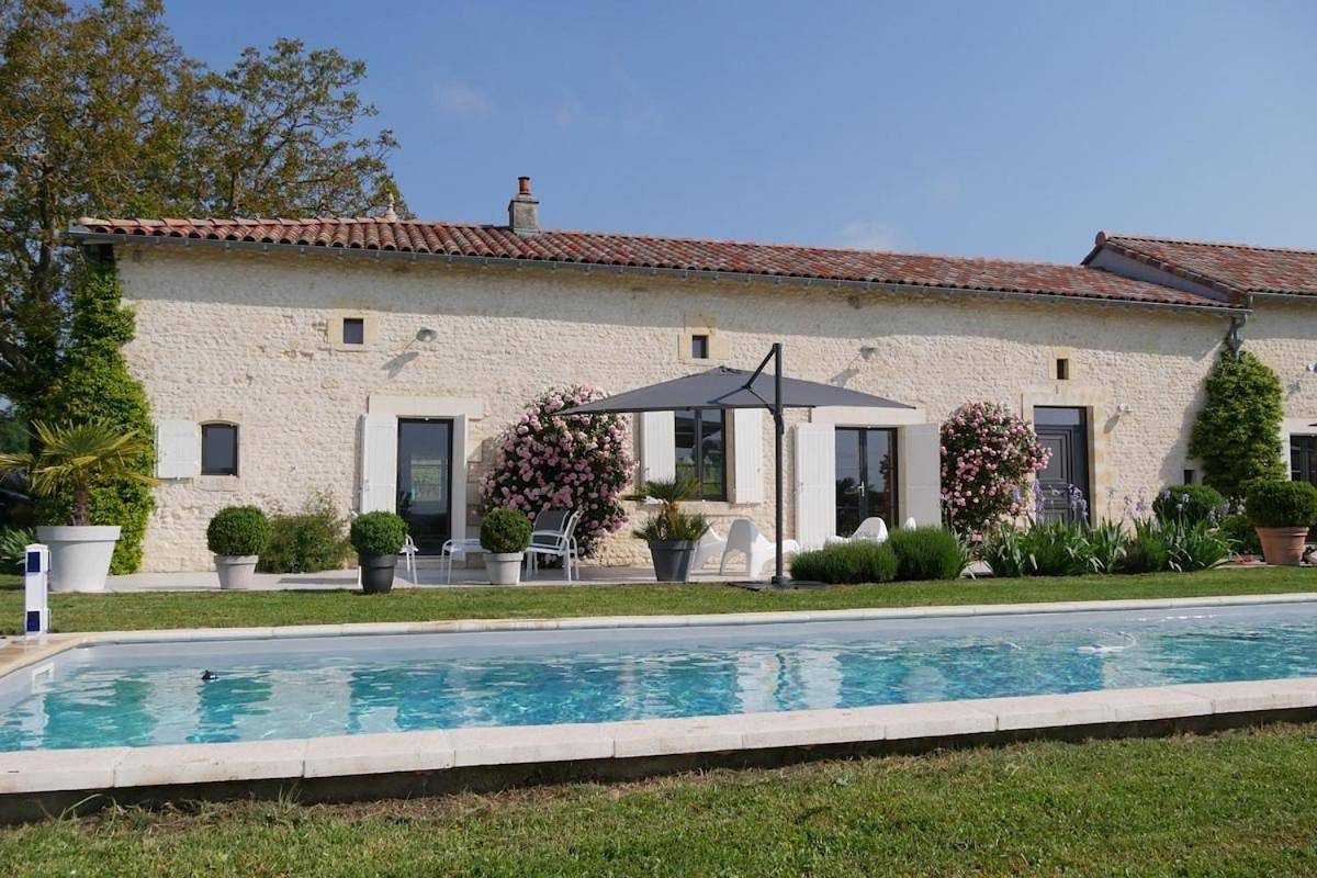 Charmante maison charentaise - piscine chauffée - sauna in Baignes-Sainte-Radegonde, Charente