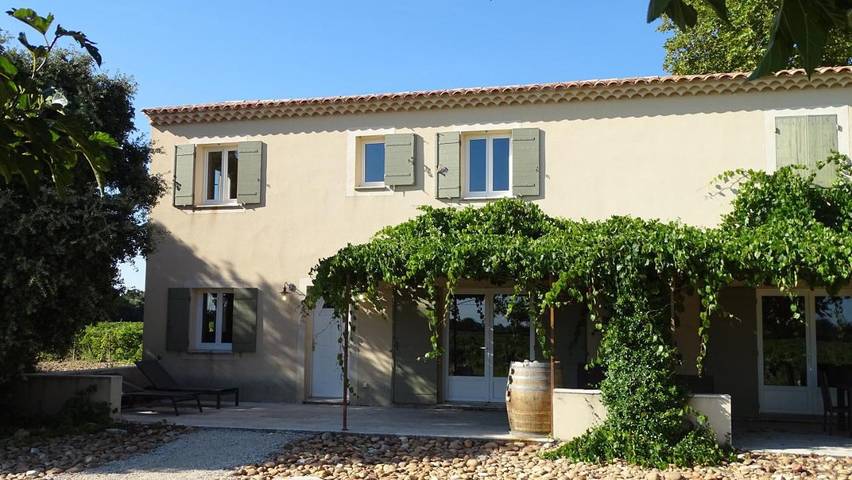Location de vacances pour 5 personnes, avec vue ainsi que jardin et piscine, animaux acceptés à Châteauneuf-de-Gadagne - 3