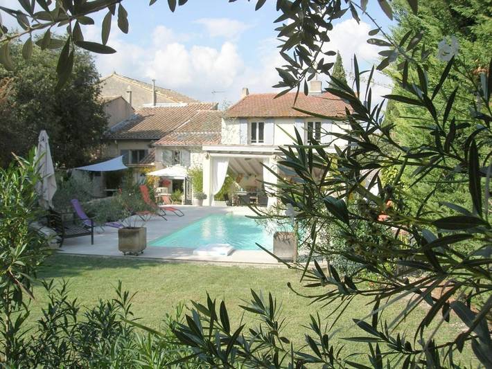 Chambre d’hôte pour 2 personnes, avec Terrasse et Jardin ainsi que Piscine et Vue à Saint-Étienne-du-Grès