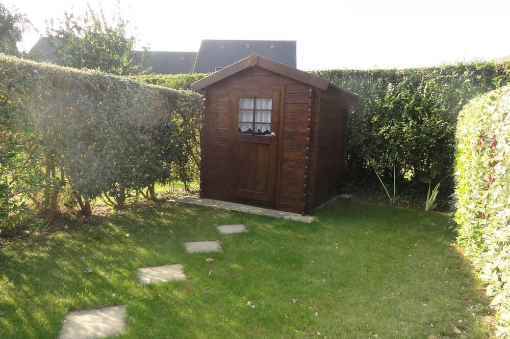 Entire apartment, Charming Garden Apartment in Barfleur - 1Br, Wifi, Parking, Bbq in Barfleur, Cherbourg region