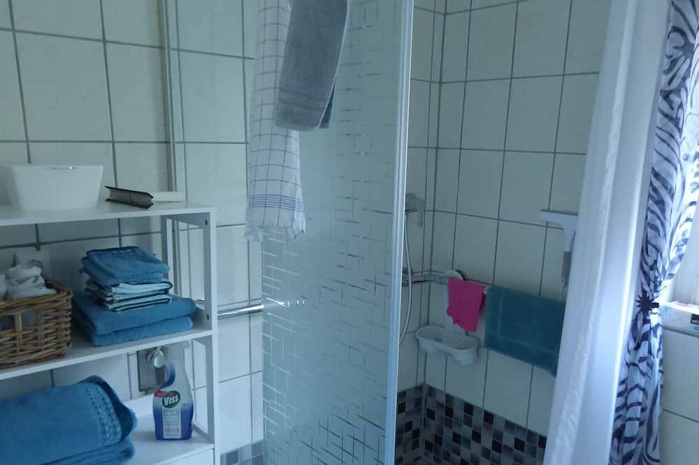 Ganze Wohnung, Hübsche 84 qm Ferienwohnung nur 2 Min. vom Rheinufer entfernt mit Terrasse in Erbach, Eltville am Rhein