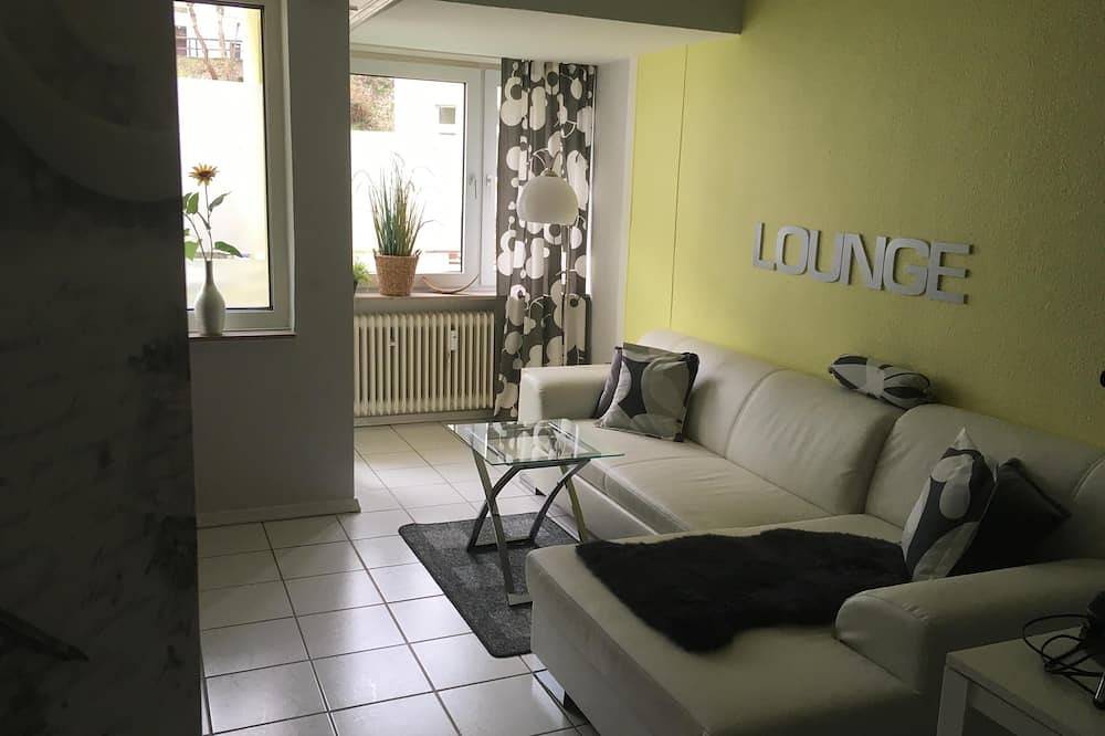 Ganze Wohnung, Top apartment - perfect location - 1.7 km to the city, 300 m bus, Saarufer, underground car park in Saarbrücken, Saargau