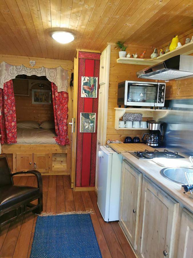 Gîte pour 2 personnes, avec terrasse ainsi que jardin et piscine à Paradou - 2