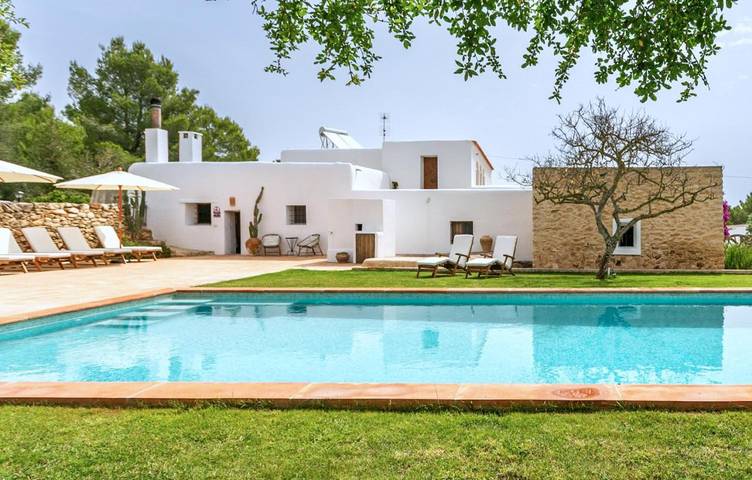 Cheap villa for 12 people, with Balcony and Terrace as well as Garden and Pool in Ibiza