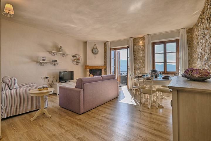 Ferienwohnung für 6 Personen, mit Whirlpool und Terrasse sowie Garten und Seeblick in Tignale - 4