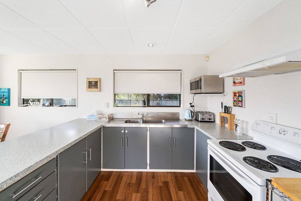 Babbacombe Bach - Otaki Beach Holiday Home in Kapiti Coast District