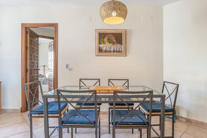 Ganze Wohnung, Dachgeschoss-Duplex Jardines de Zahara mit Gemeinschaftspool, privater Terrasse & WLAN in Playa de Atlanterra (Barbate), Tarifa