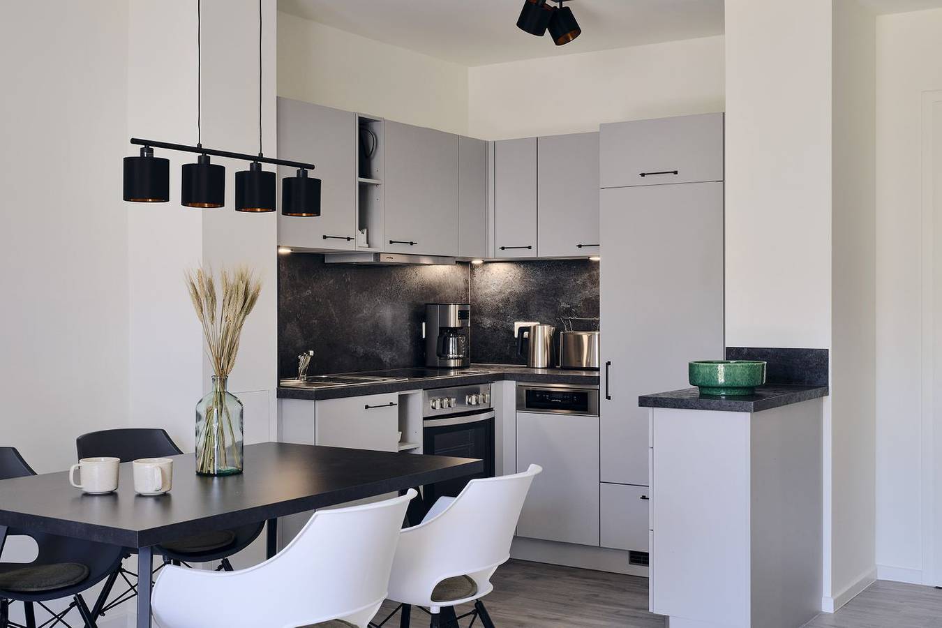 Ganze Wohnung, Entspannen im Pine Hill Resort: Neues, modernes Apartment B 6 mit Haffblick in Zirchow, Usedom